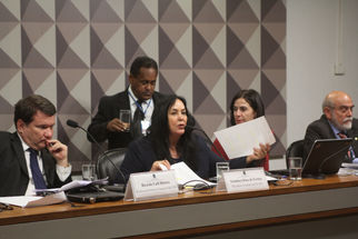 IMPEACHMENT: ROSE VOLTA A DIVIDIR PRESIDÊNCIA EM SESSÃO QUE ANTECEDE A LEITURA DO RELATÓRIO