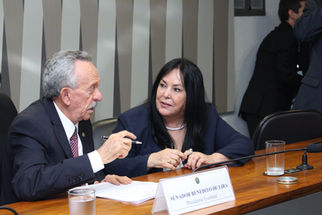 ROSE RETORNA AO CONGRESSO COMO LÍDER DO GOVERNO E INSTALA NOVE COMISSÕES ESPECIAIS