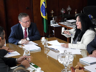 Rose encaminha demandas de produtores de ovos e leite ao Ministério da Agricultura