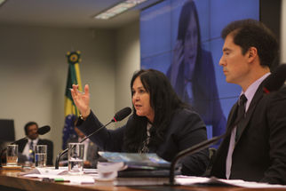 ROSE FECHA ACORDO E COMISSÃO DE ORÇAMENTO APROVA NOVOS RECURSOS PARA SAÚDE