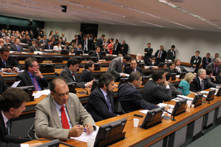 COMISSÃO DE ORÇAMENTO RETOMA DEBATE SOBRE CONTAS DE DILMA