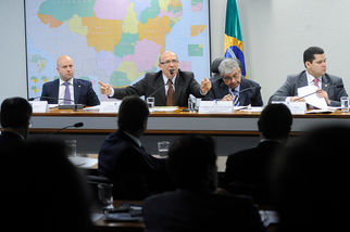 Ministro Padilha diz que fará pressão para iniciar obra do aeroporto de Vitória