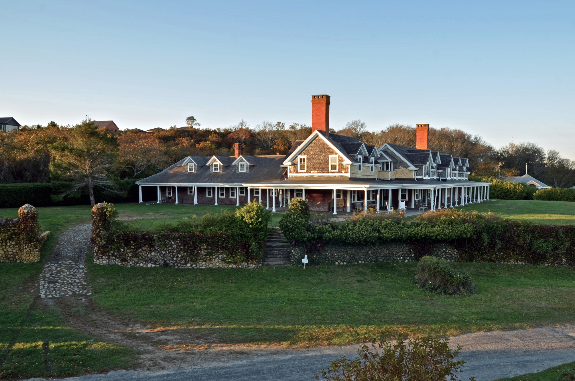Avalon Inn