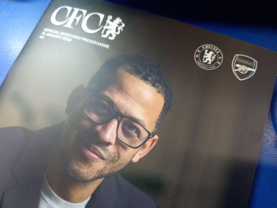 Garnacho double keeps Chelsea alive but Arsenal get the better of Rosenior on his home debut