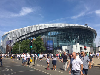 Spurs thump sorry Saints 4-1 on opening day