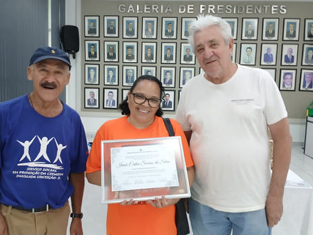 Irmã Érika aborda a violência contra a mulher na Câmara e recebe prêmio "Mulheres Destaques do Ano"