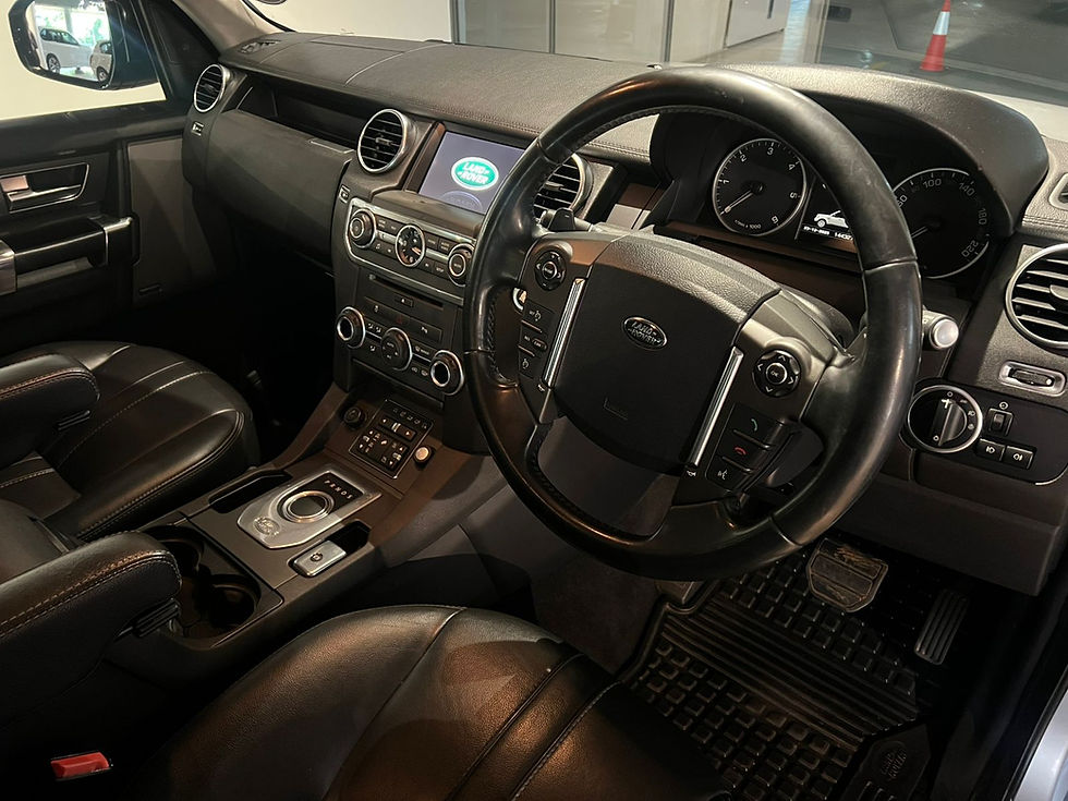 Thumbnail: 2015 Land Rover Discovery 4 SDV6 SE