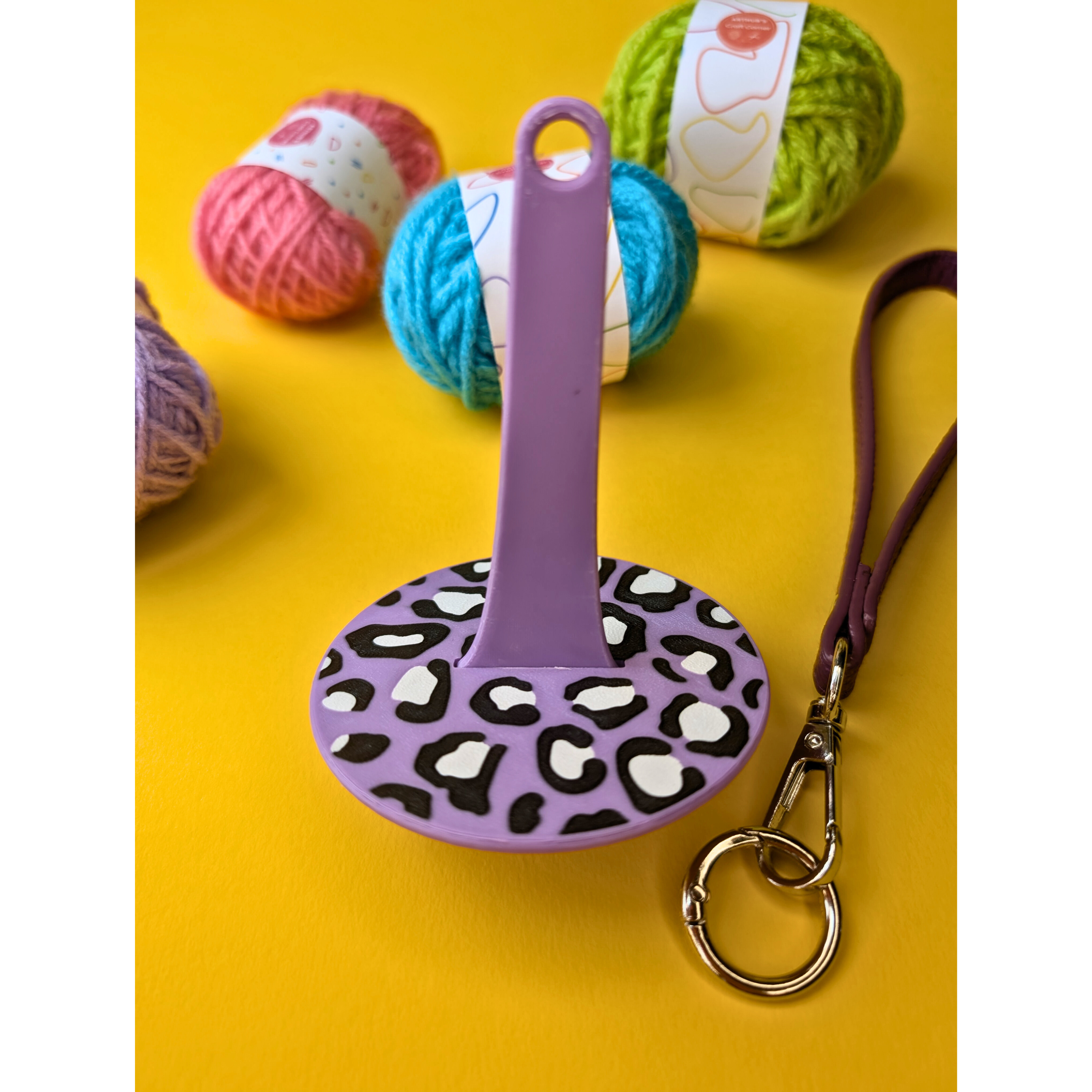 3D Printed Yarn minder, fully rotating, Cheetah design
