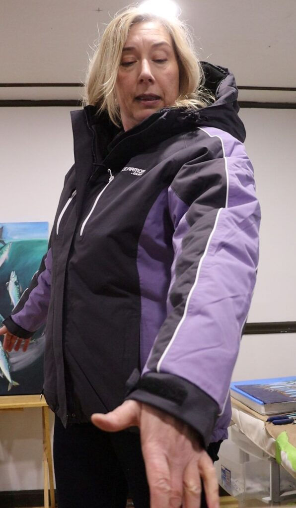Clam Women's Ice Jacket Long Sleeve Length