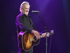 Kris Kristofferson, cantor, compositor e ator, morre aos 88 anos