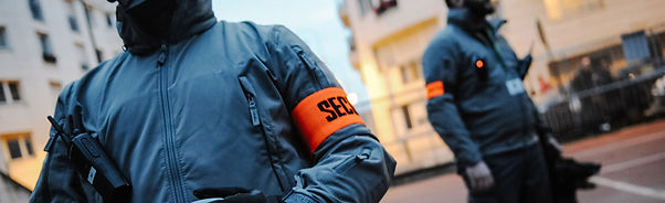 Vente de tenue et équipement d'agent de sécuité, aresuniform.fr propose des games de costumes, chemises, brassads, pantalons,chaussures basses....