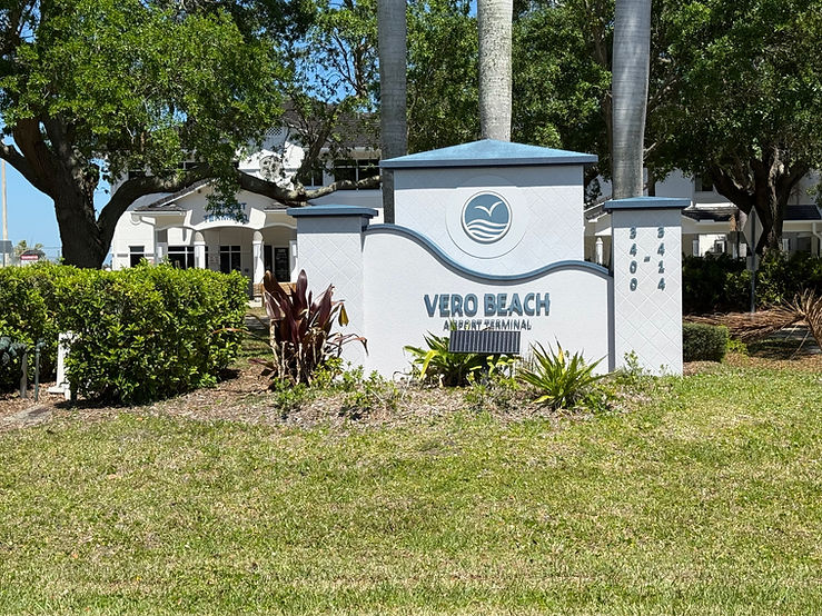 Vero Beach Airport terminal.jpg