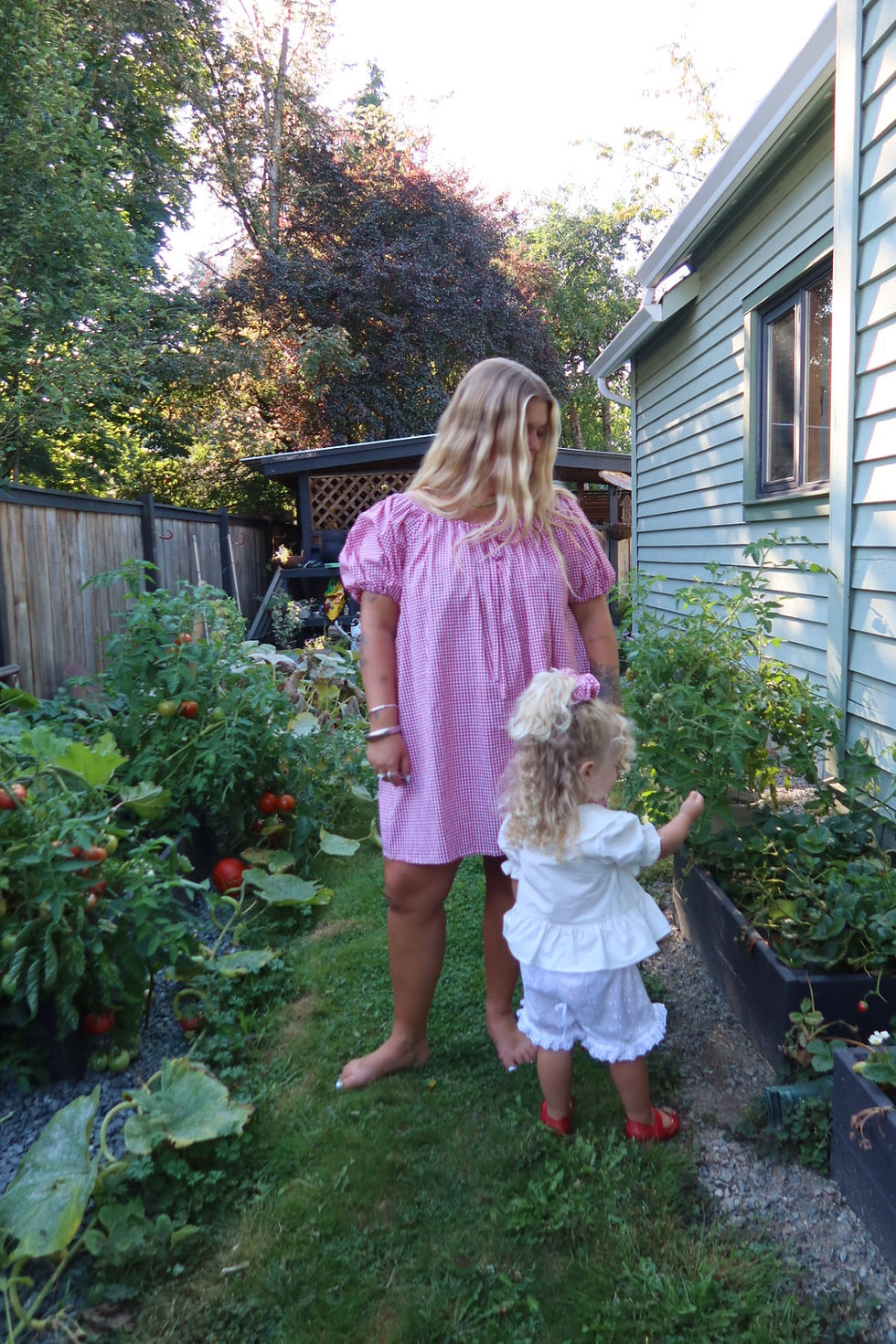 The beautiful Mumma ~ Chantelle from @lovelylocksstudio wearing our Mumma Mini Smock Dress in Little Red Gingham
