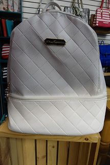https://dionnemariechezmoi.wixsite.com/dmcm/_p/prd1/4628574761/product/fashion-backpack
