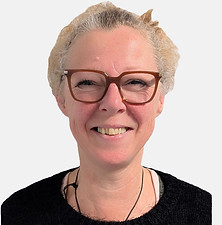 300x300 Portrait Julia_edited_edited.jpg