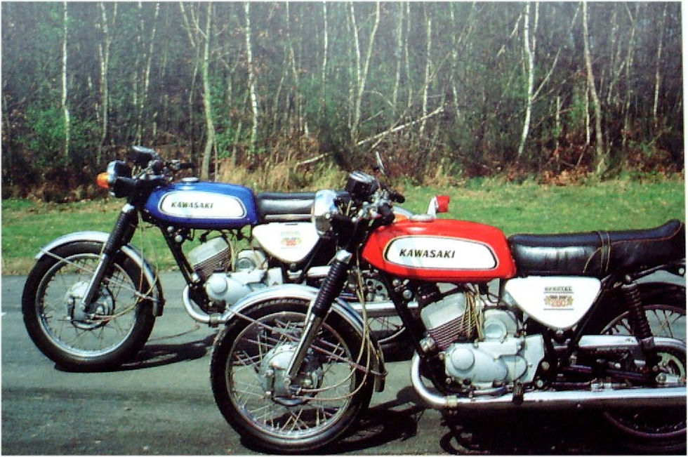1969 Kawasaki A1 et A7a.jpg