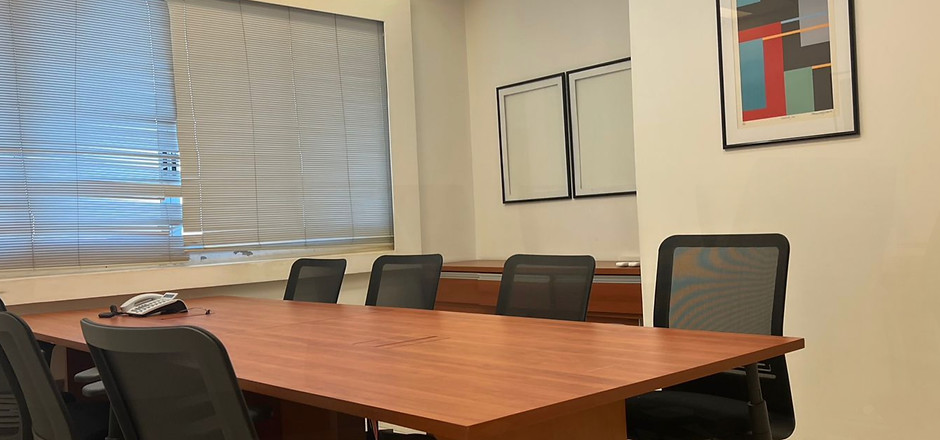 Sala de reunião ampla estruturada para seu evento
