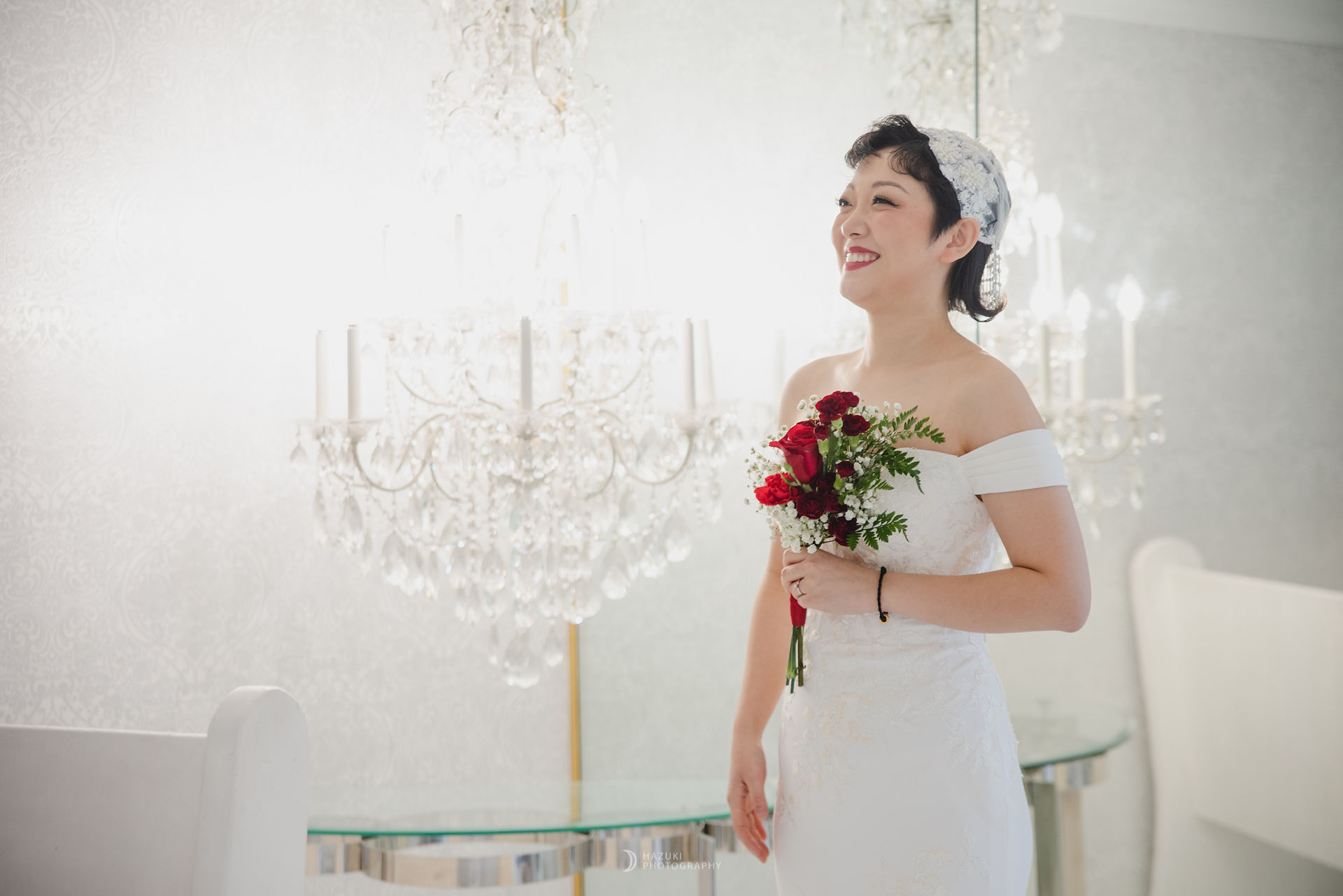 ラスベガスリトルホワイトチャペルで入場を待つ新婦