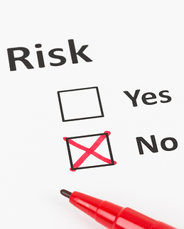 Post cor de rosa lembrete com coração de papel e alfinete (7).png