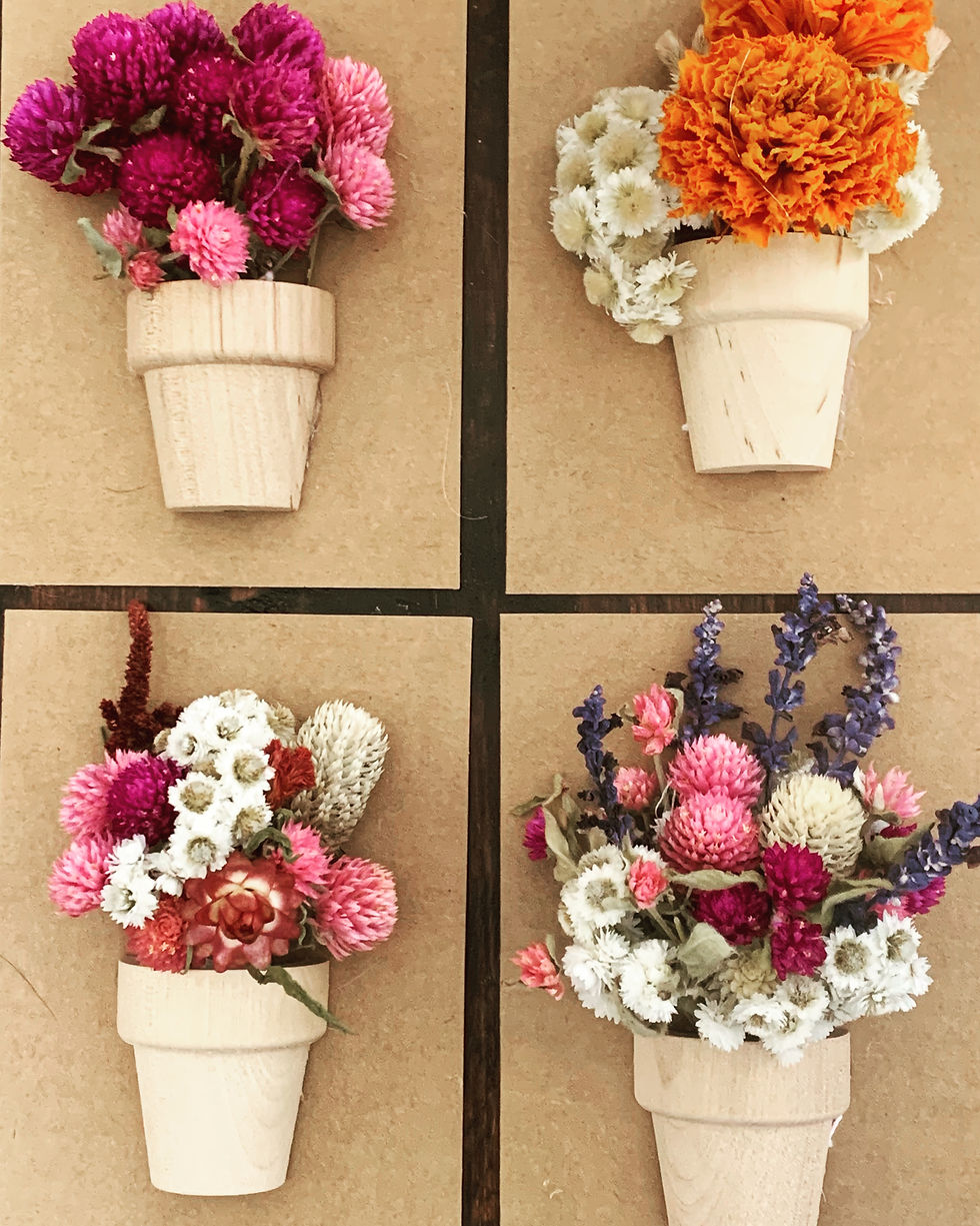 Thumbnail: Everlasting Hand Crafted Flower Bouquet Greeting Card