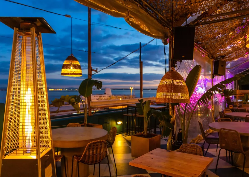 portugal-small-group-travel-tour-sunset-dinner.webp