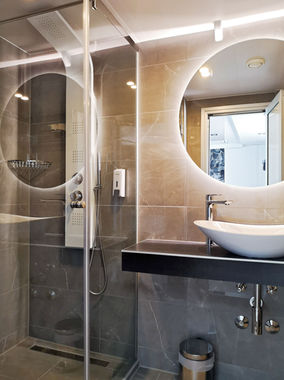 croatia-private-yacht-cruise-bathroom-shower.jpeg