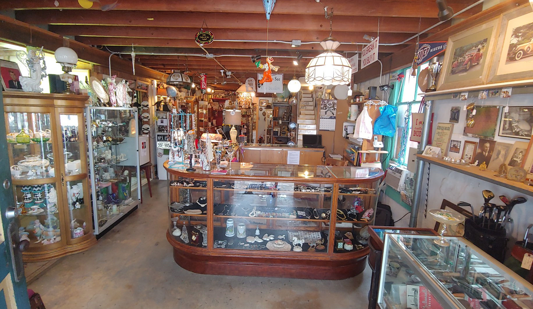 Old Town Buda Antique Mall