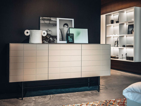 Premium Wohnmöbel, hochwertige Esstisch, Schränke