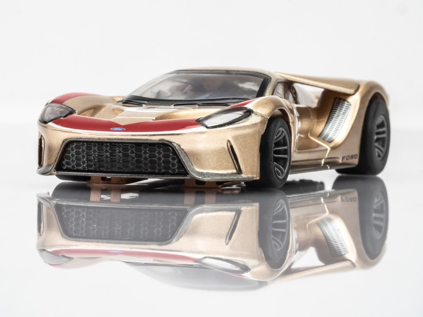 AFX Ford GT Heritage #5 Gold Mega G+ 22061