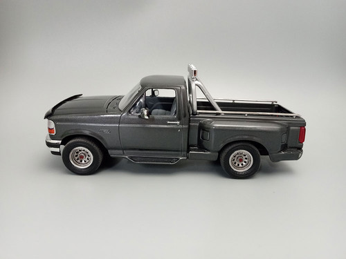 Ford F-150 1/32スケール AMT 1992 Ford F-150 Flareside 1:25 Scale Model Kit | Auto