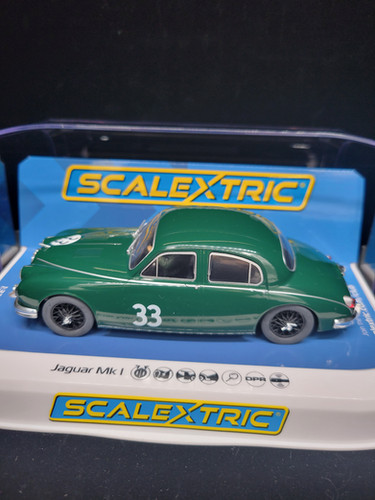 Scalextric Jaguar MK1 - Mike Hawthorn DPR Working Lights 1:32 Slot
