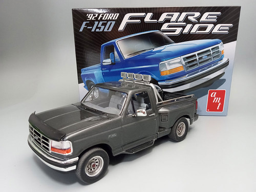 1:25 Scale Model Kit 1992 Ford F-150 Flare Side Skill 2