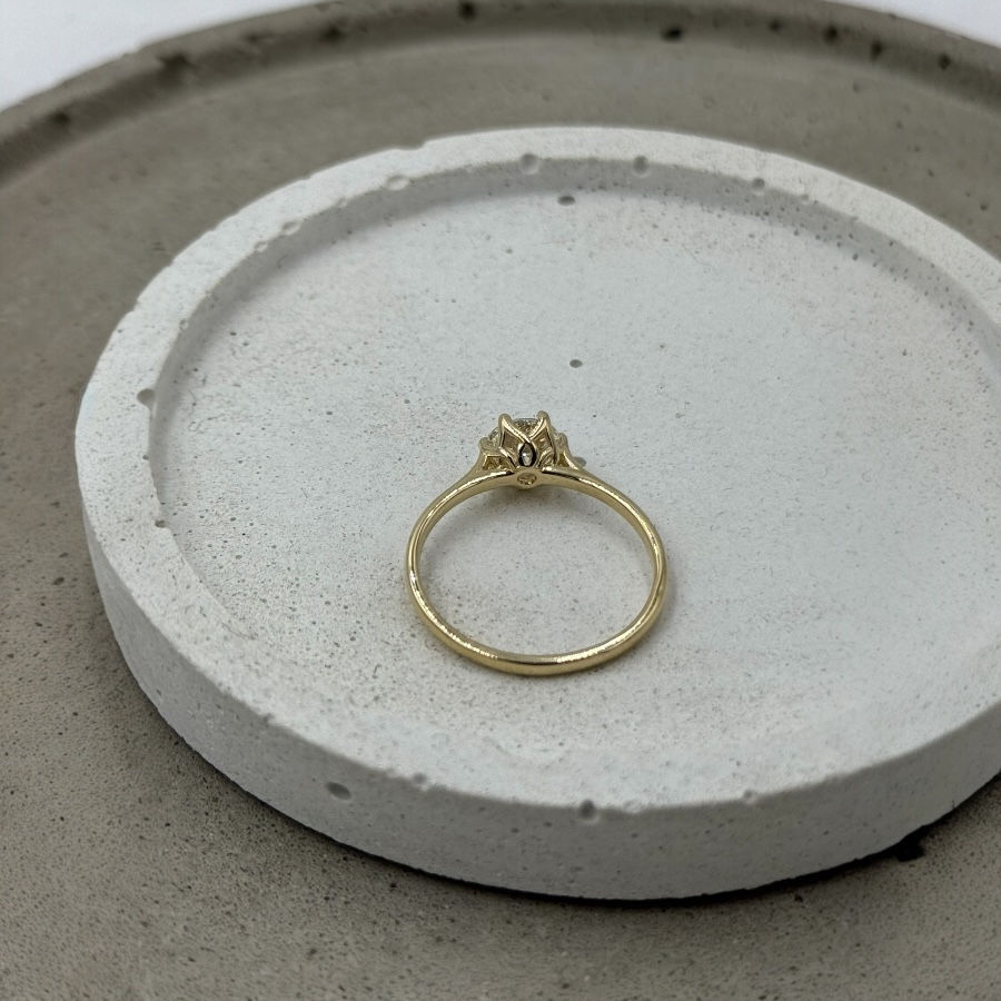 Pierścionek z naturalnym diamentem 0.74ct