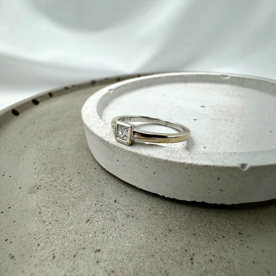 Złoty Pierścionek Zaręczynowy z Diamentem Princess 0.20ct
