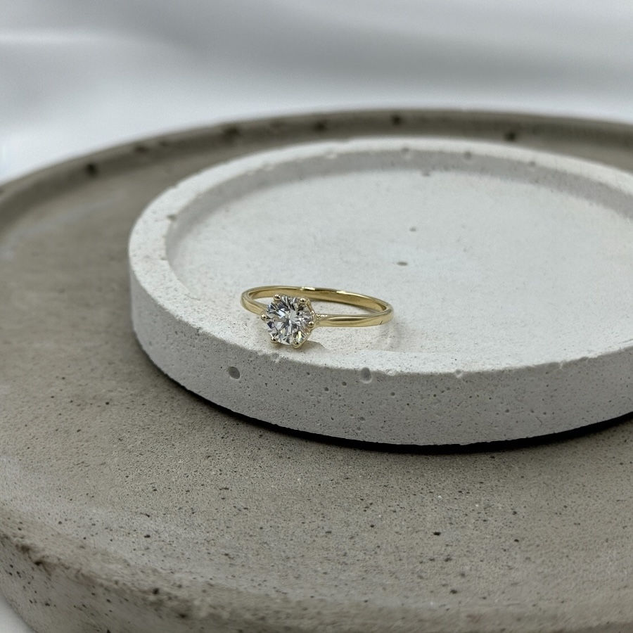 Pierścionek z naturalnym diamentem 0.74ct