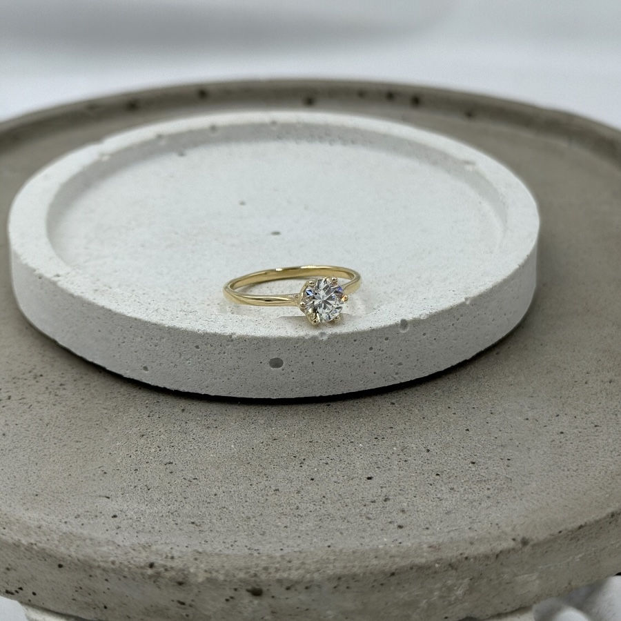 Pierścionek z naturalnym diamentem 0.74ct