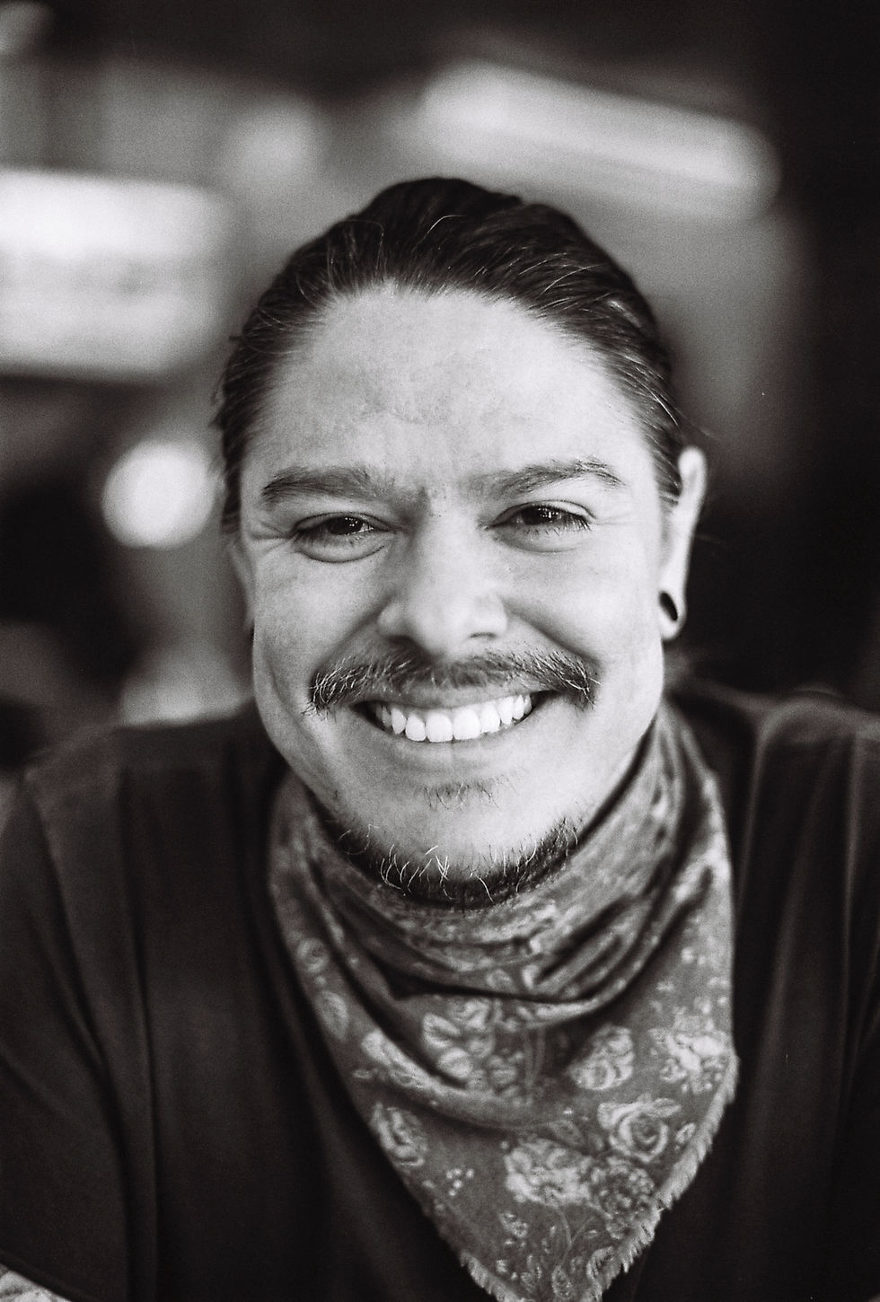 Rodrigo Madruga é um conhecido de velha data: desde 2003, quando comecei a me interessar por fotografia, já conversávamos. Hoje, ele é responsável por revelar e digitalizar praticamente todas as fotos analógicas que tiro e por conversas de horas sobre a vida, o universo e tudo mais.