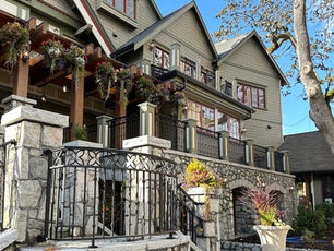 Exteror of boutique hotel Rosemead House in Victoria, BC