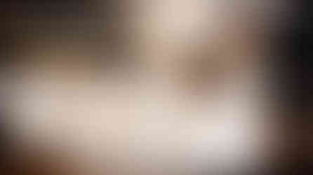 Maxi Lasheras mit Schnittmuster im Atelier Marillon in Leipzig