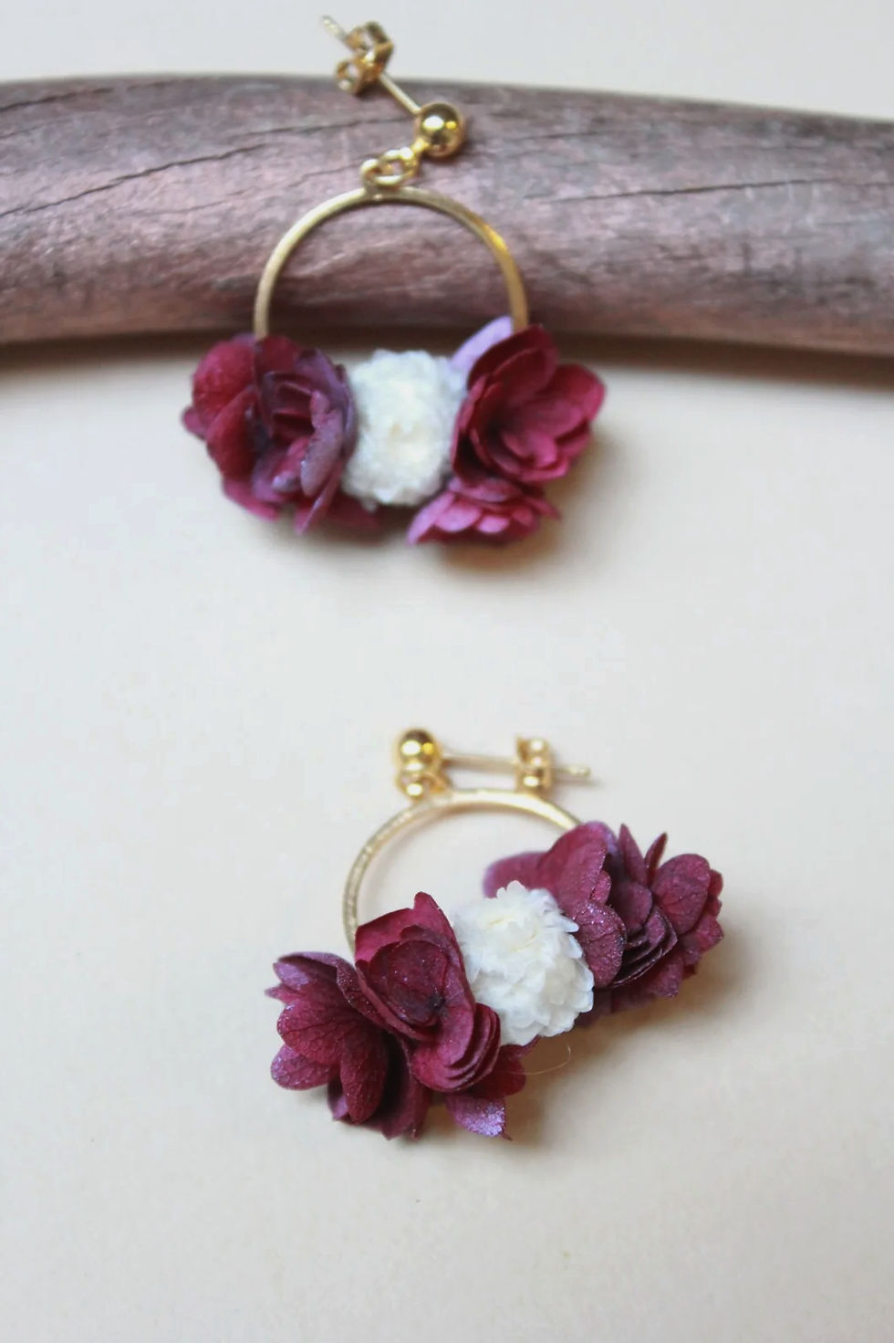 Miniature : Boucles d'oreilles hortensia bordeaux et blanc