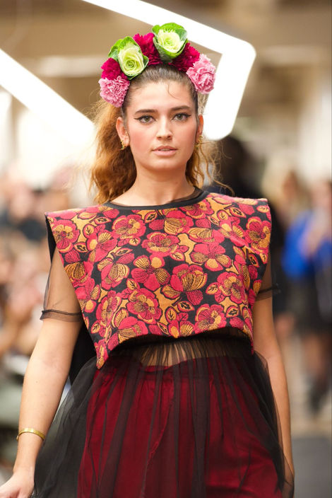 Couronne fleurs défilé