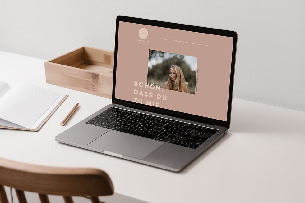 Mockup-elena-sauer-yoga-beratung.jpg