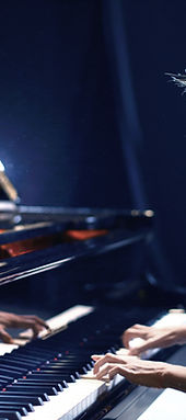 Weiblicher Pianist