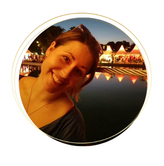 Herzliche Verbindung mit der geistigen Welt – Rebekka in meditativer Haltung