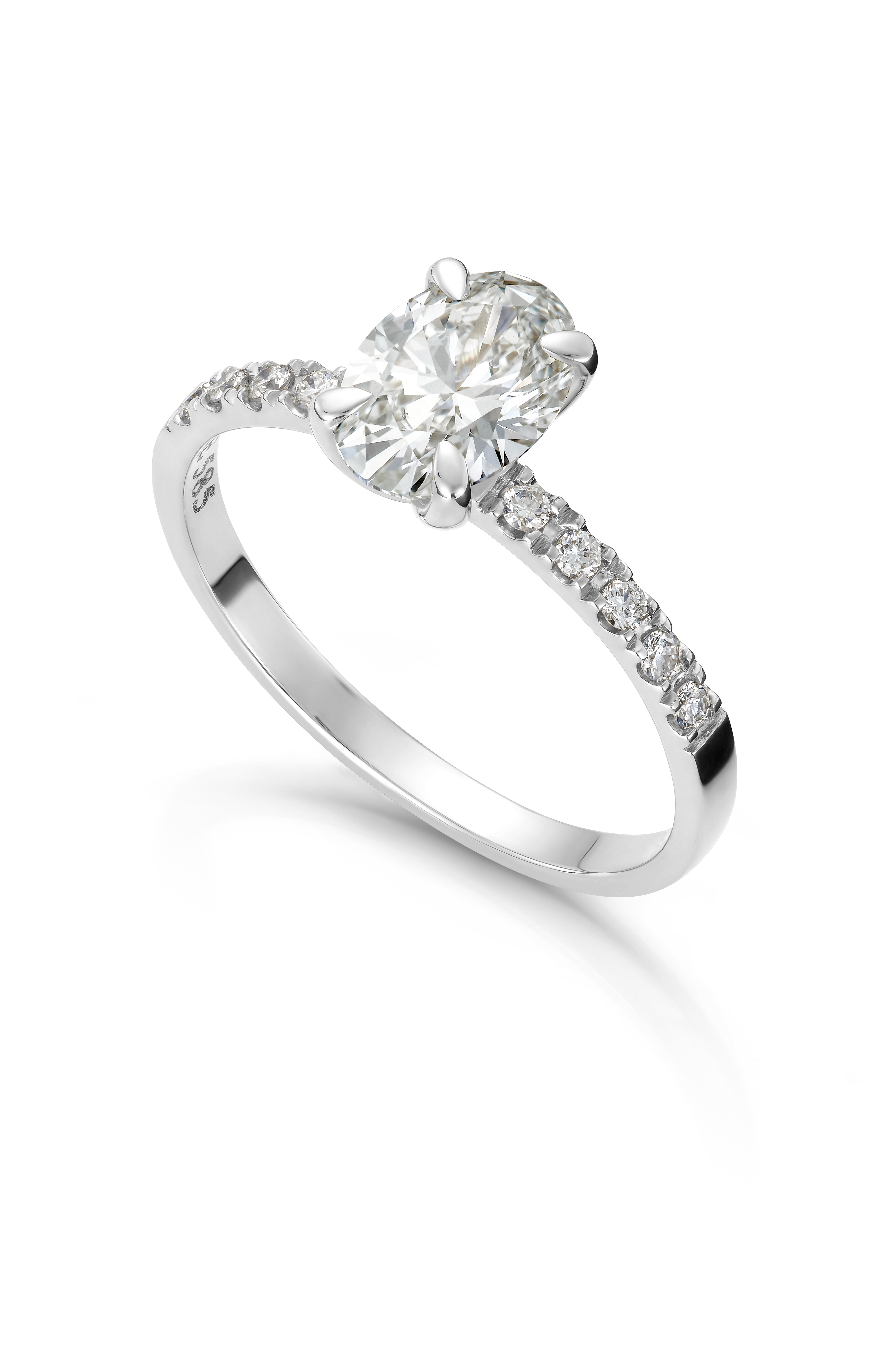 Olivia oval diamantring med sidesteiner 0.62ct Tw Si