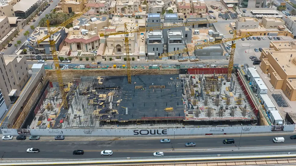 利雅得办公楼占地42,000平方米，是一个开创性的项目，预计将于14个月内竣工。该办公楼以其高品质的装修和先进的机电系统脱颖而出，旨在提供卓越的体验。