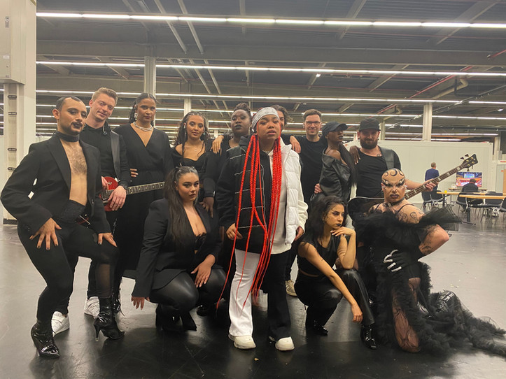 ZOE WEES WETTEN DASS Micky Kurz Choreographer Creative Direction Dance Move