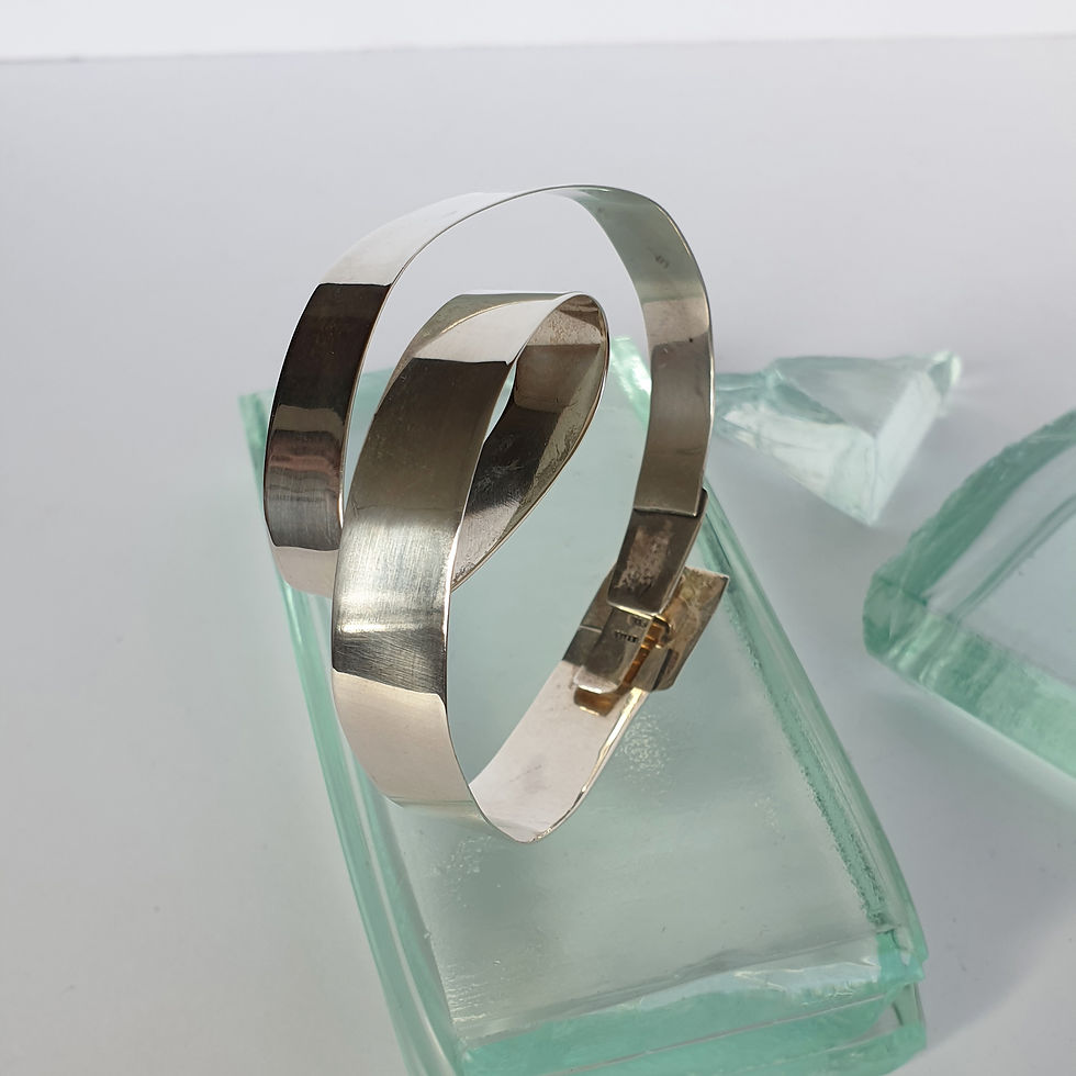 Silfur snúnings armband.