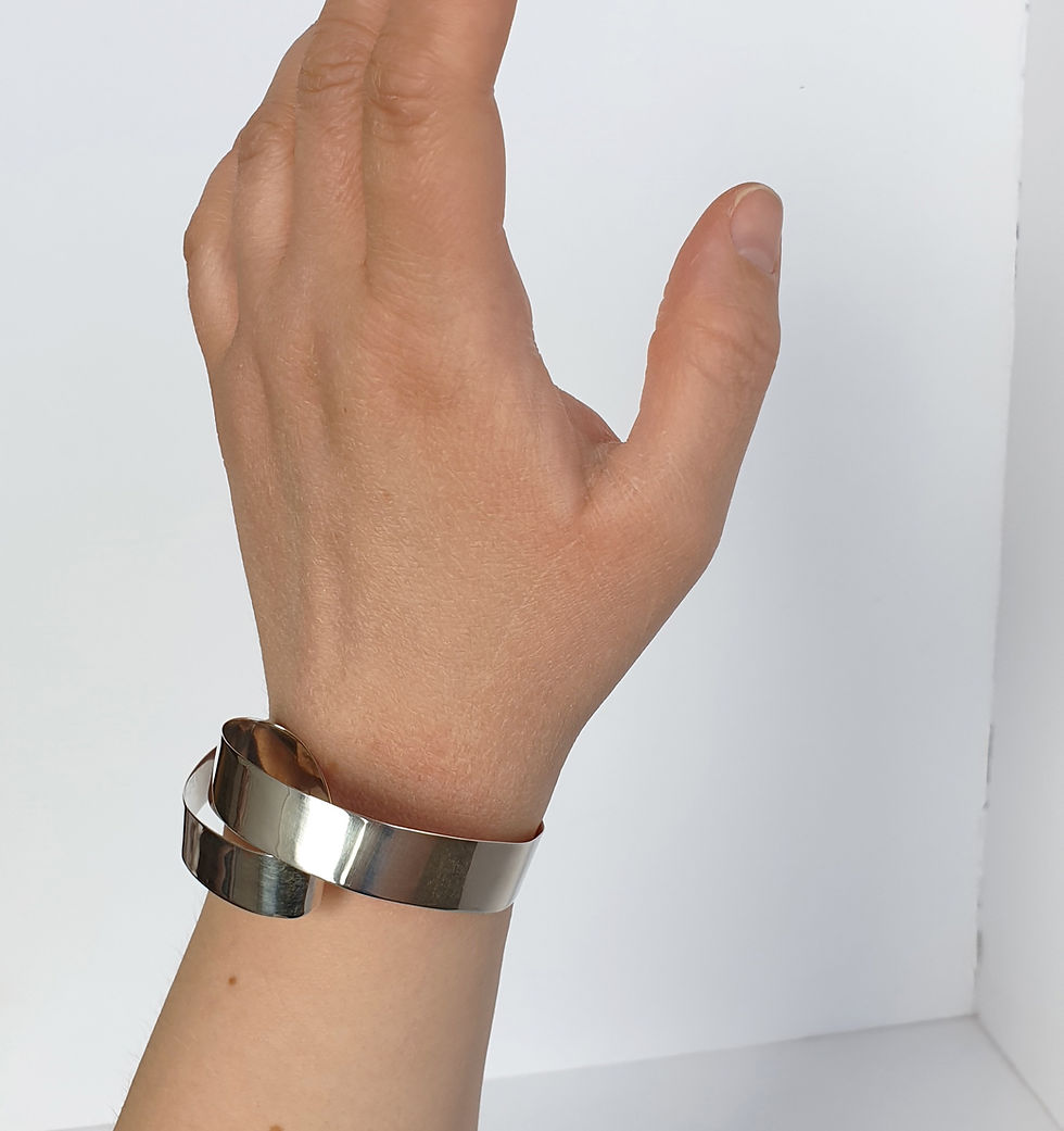 Thumbnail: Twisted silver bracelet