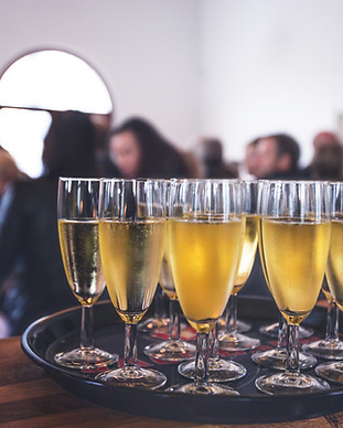 Vin mousseux à un événement spécial